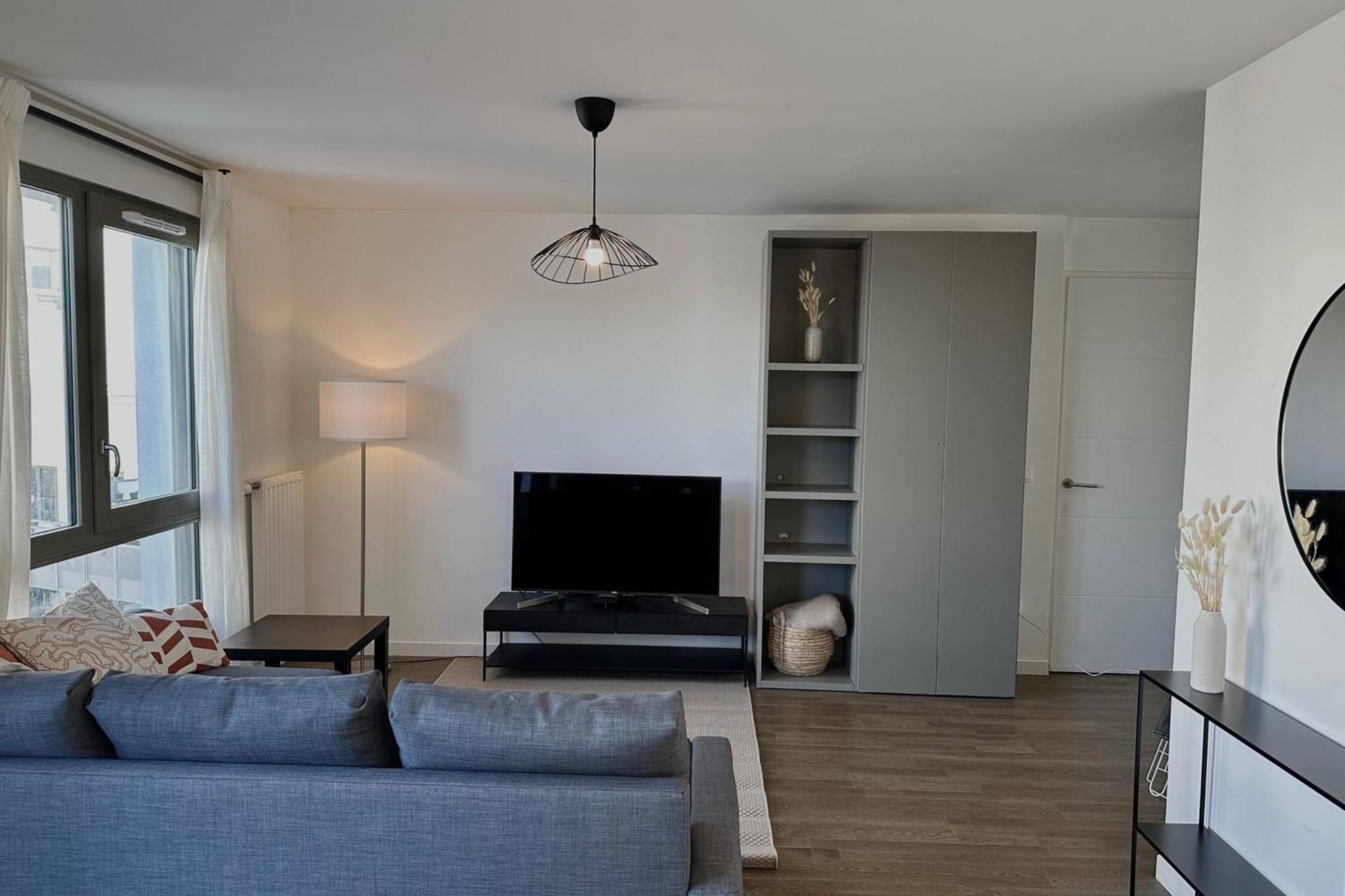 Modern With Terrace 3 Min From The Metro Apartment *